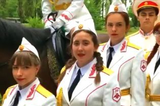 "Ми готові дійти з вами до самого пекла": у Донецьку діти своєрідно привітали бойовика Захарченка