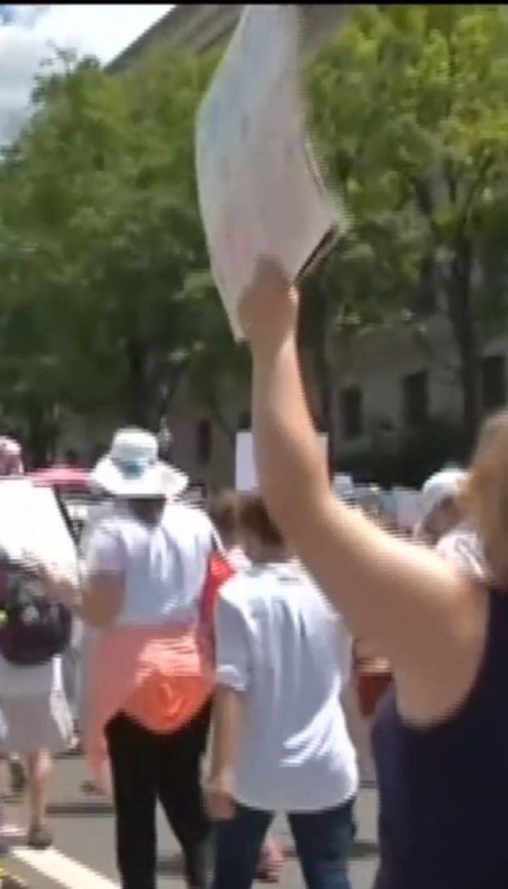 В Вашингтоне недовольны миграционной политикой Трампа женщины устроили демонстрацию