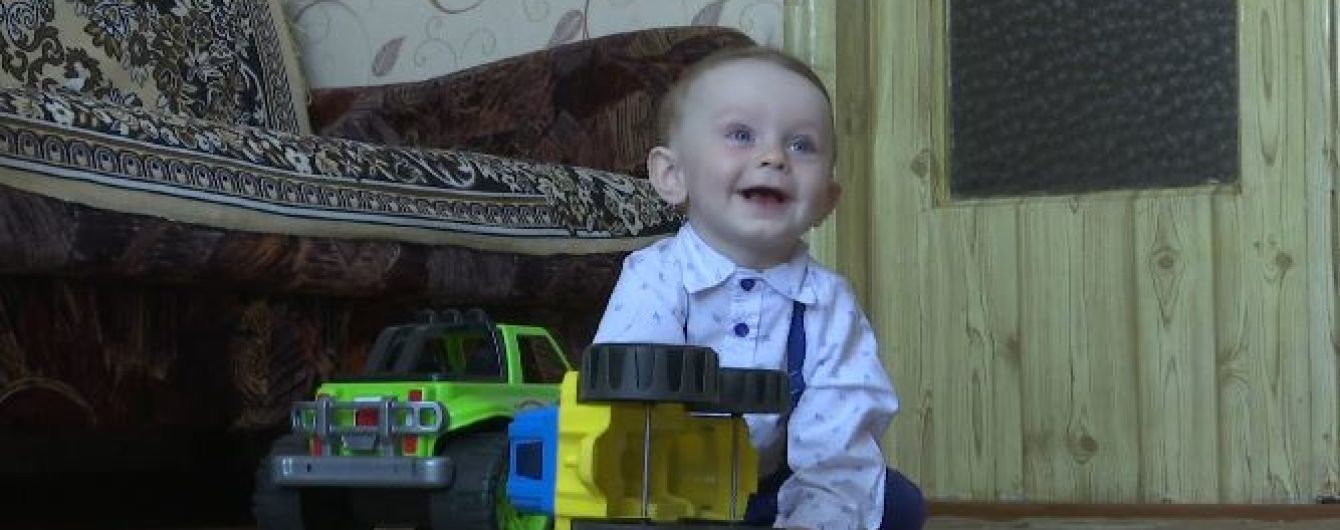 Родители 11-месячного Даниила просят неравнодушных помочь мальчику слышать
