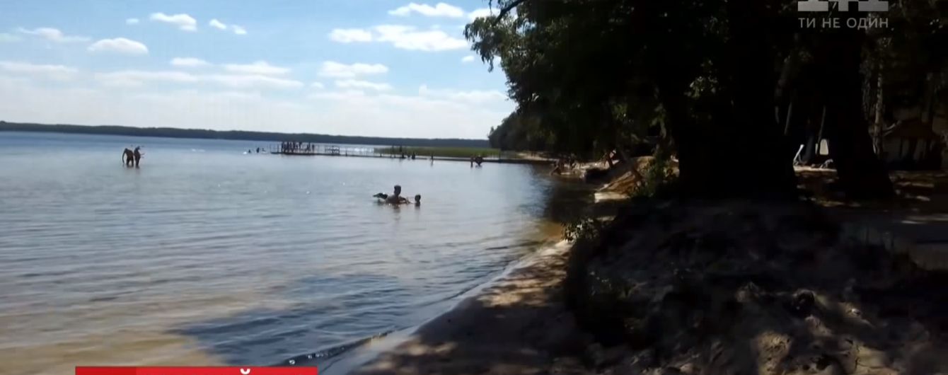 Тур озерами Украины: шелковистая фосфорная вода Белого озера на Ровенщине манит "диких" туристов