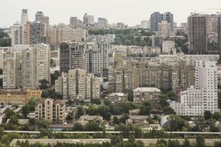 Самогубство в Києві. Чоловік вистрибнув з 24-го поверху через сварку з коханою
