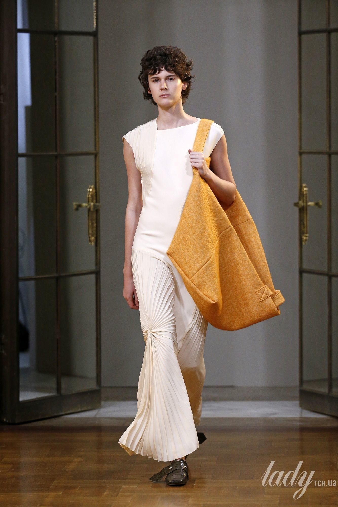 Коллекция Victoria Beckham прет-а-порте сезона осень-зима 2018-2019_11