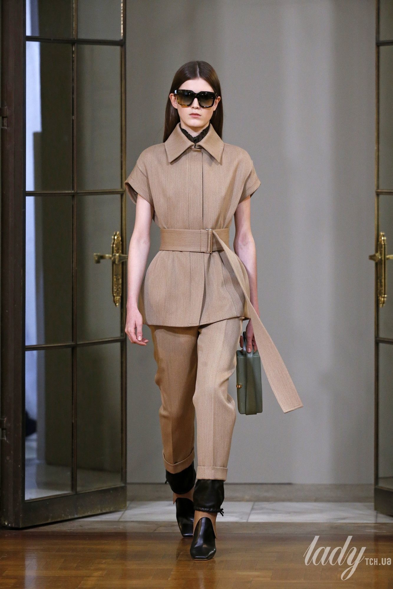 Коллекция Victoria Beckham прет-а-порте сезона осень-зима 2018-2019_4