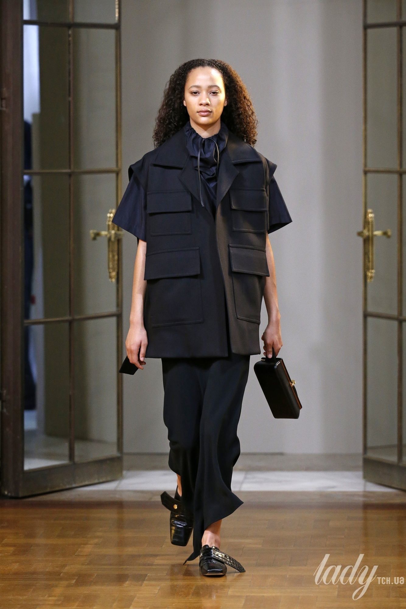 Коллекция Victoria Beckham прет-а-порте сезона осень-зима 2018-2019_13