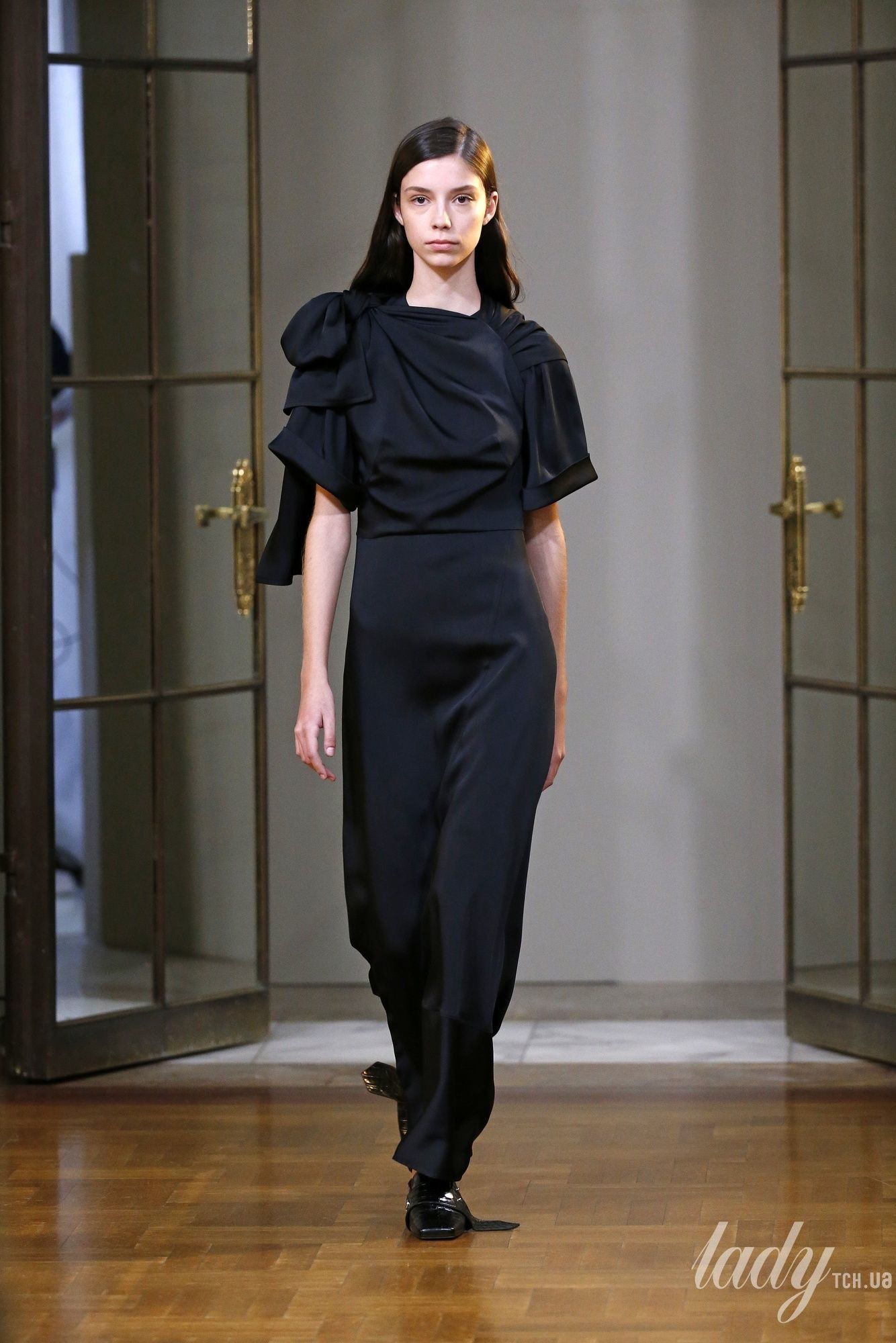 Коллекция Victoria Beckham прет-а-порте сезона осень-зима 2018-2019_17