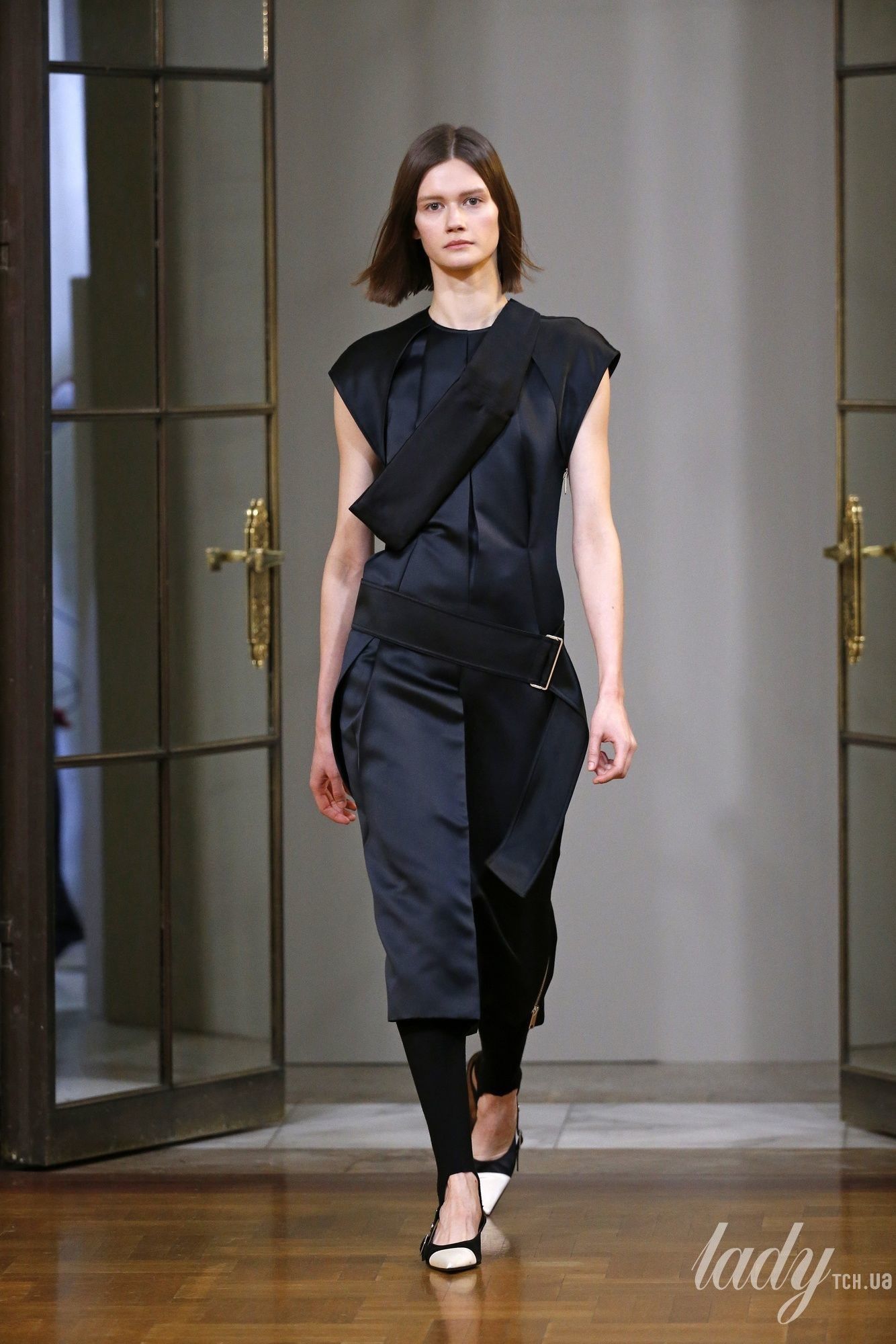Коллекция Victoria Beckham прет-а-порте сезона осень-зима 2018-2019_23