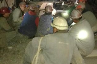 На Волыни горняки вторые сутки не поднимаются из шахты из-за долгов по зарплате