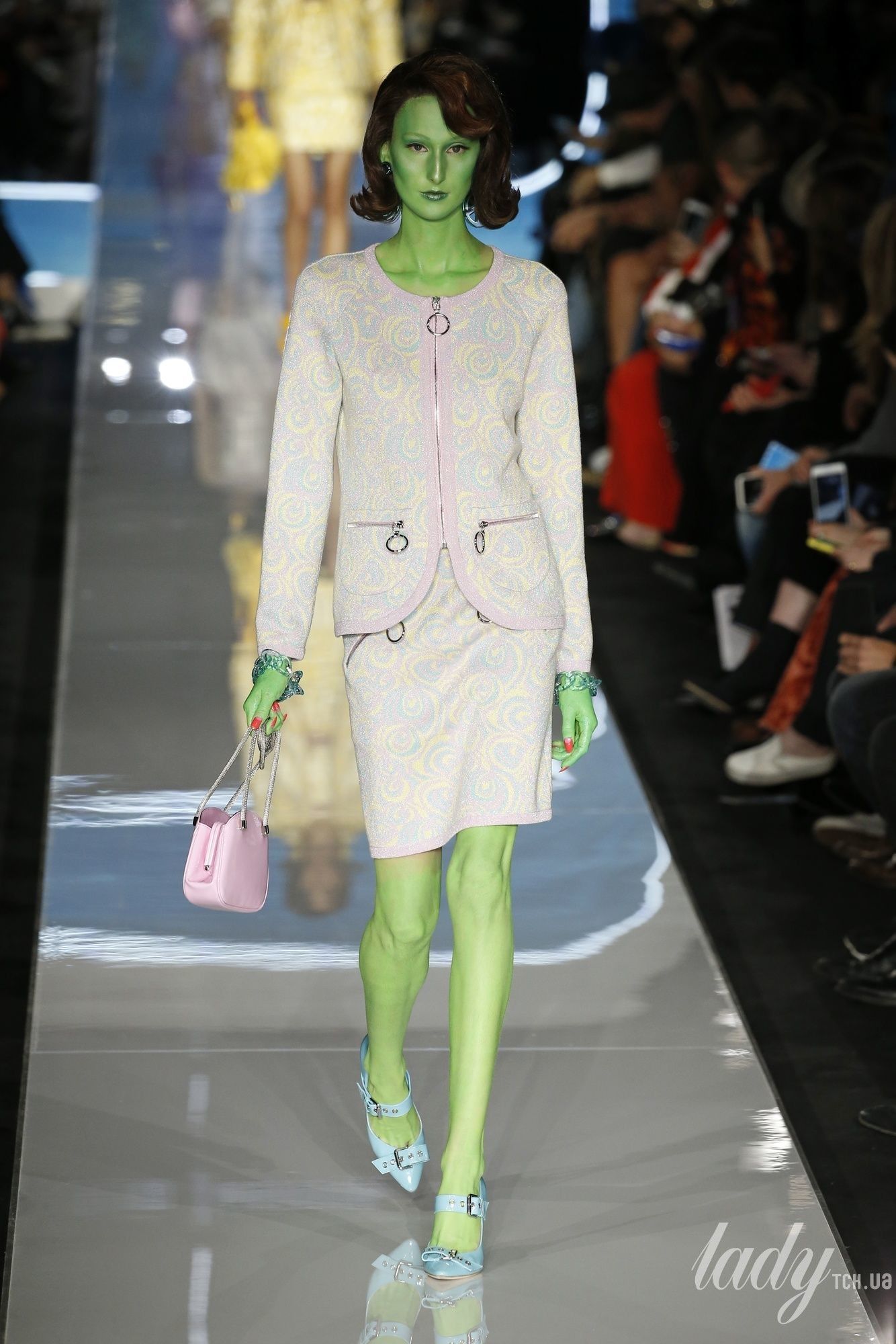 Коллекция Moschino прет-а-порте сезона осень-зима 2018-2019_44