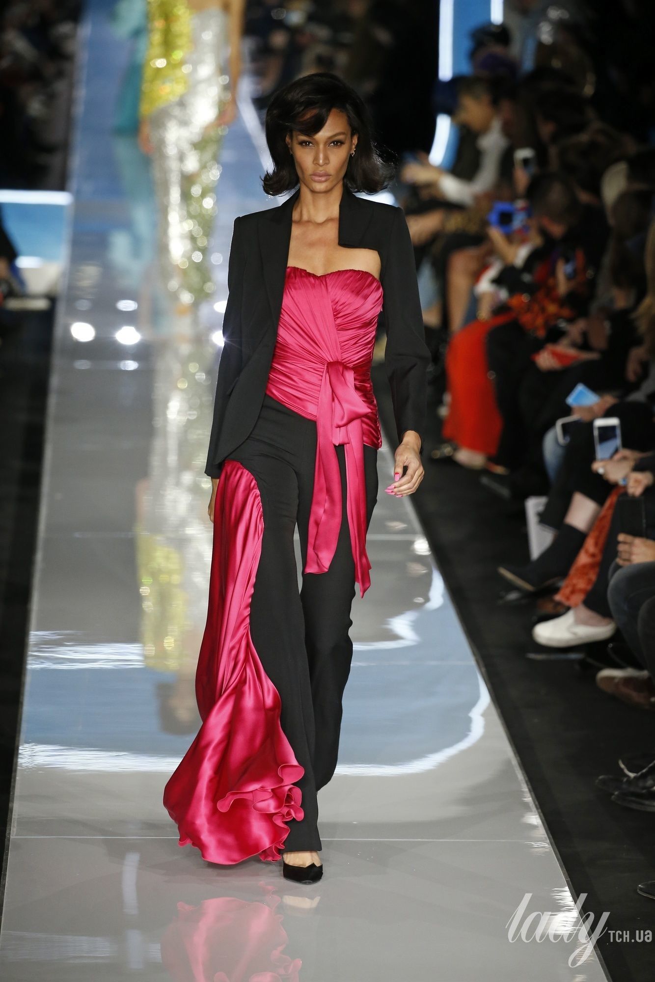 Коллекция Moschino прет-а-порте сезона осень-зима 2018-2019_56