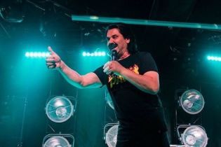 Гордый папа Павел Зибров показал дочь, которая стала бакалавром