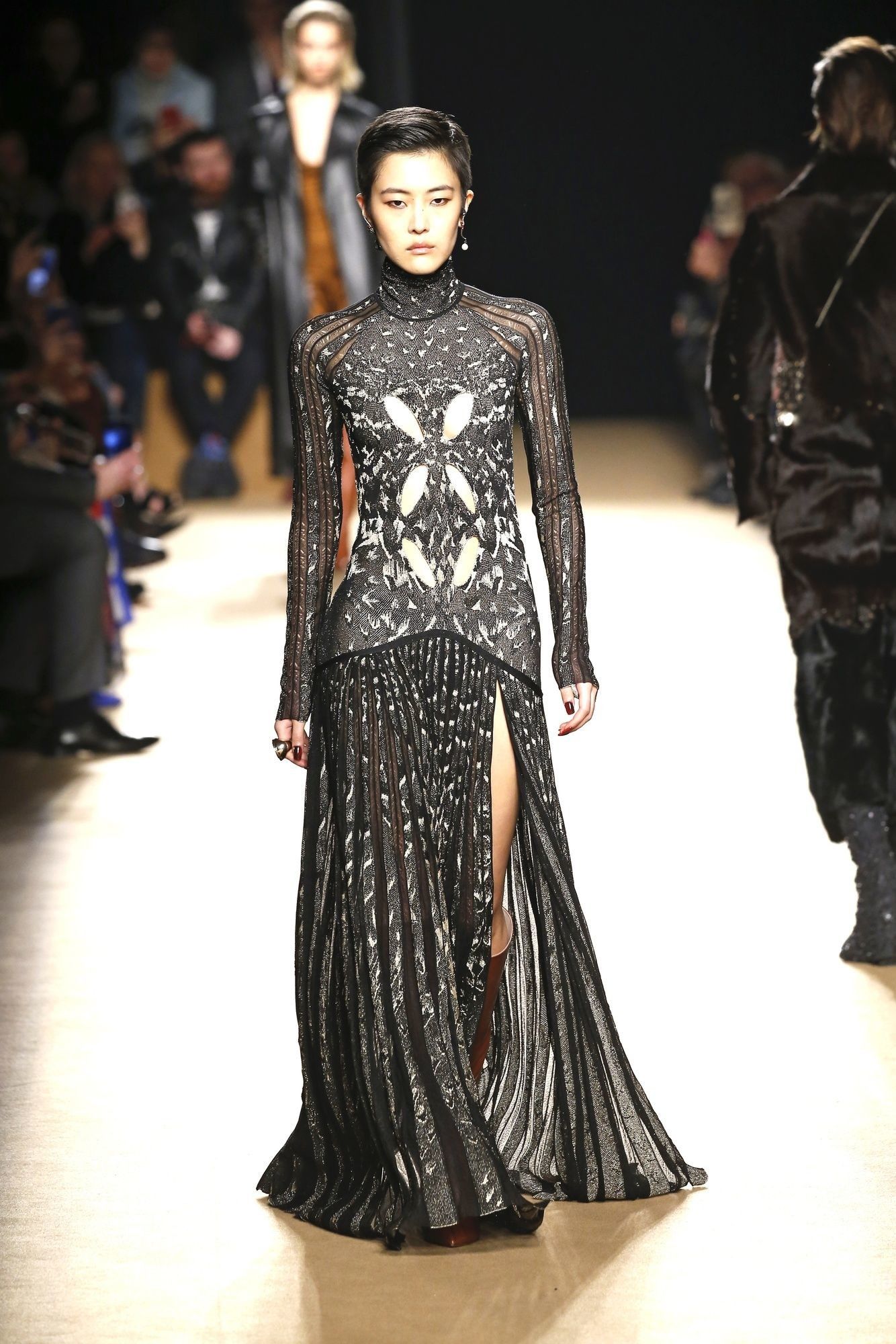 Коллекция Roberto Cavalli прет-а-порте сезона осень-зима 2018-2019_24