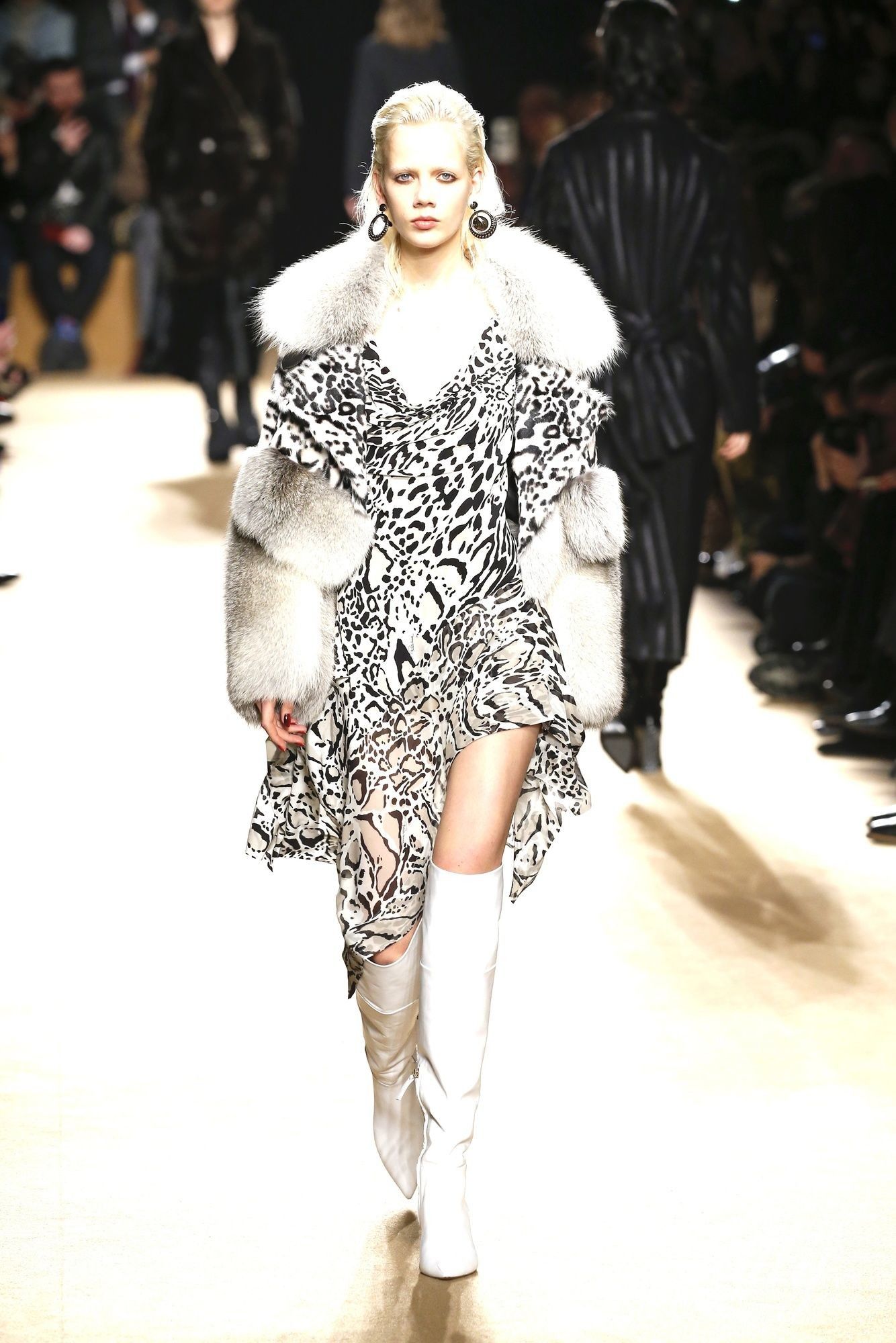 Коллекция Roberto Cavalli прет-а-порте сезона осень-зима 2018-2019_12