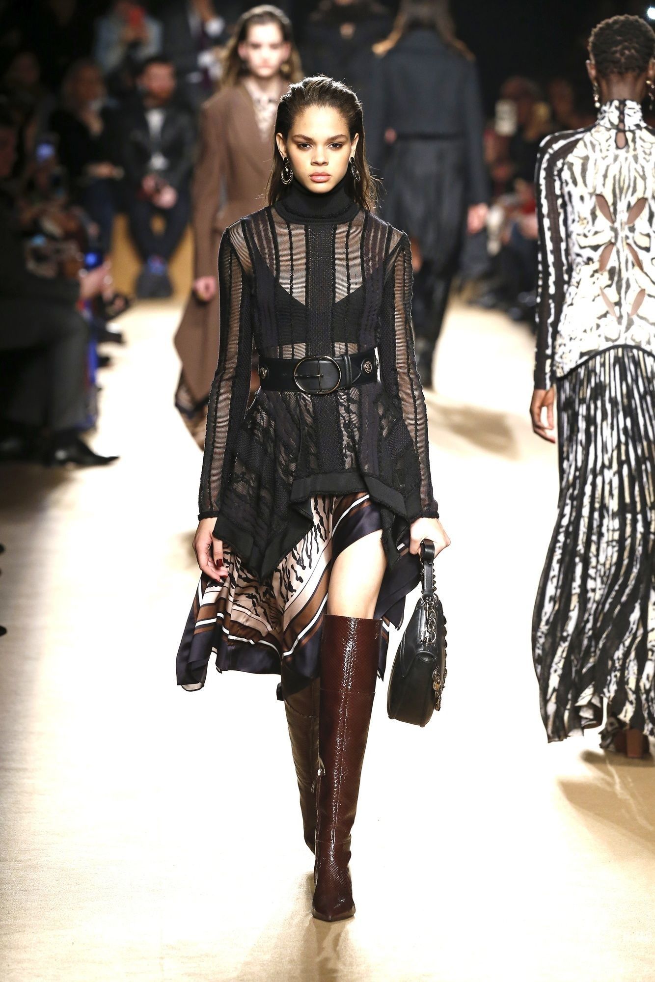 Коллекция Roberto Cavalli прет-а-порте сезона осень-зима 2018-2019_20