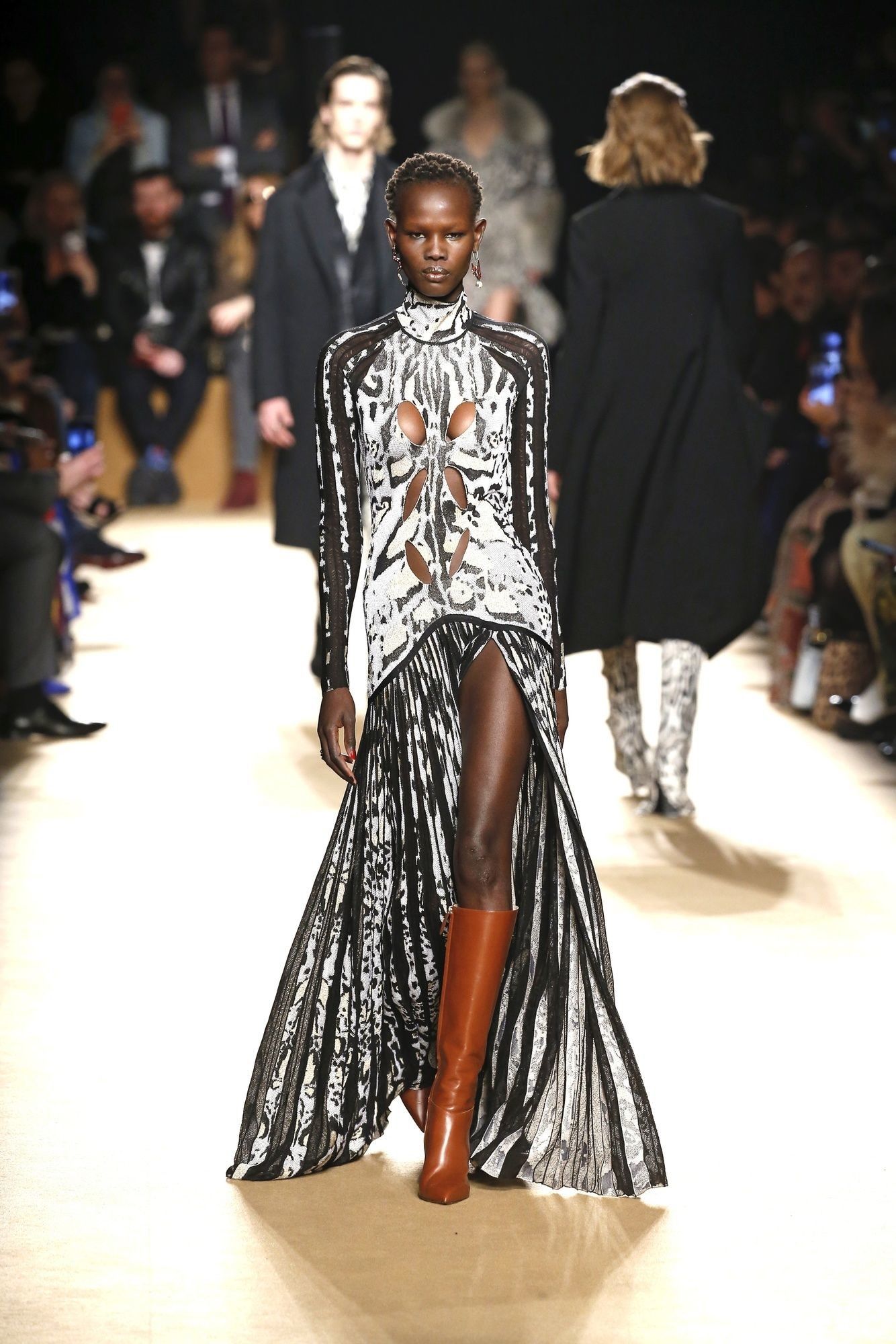 Коллекция Roberto Cavalli прет-а-порте сезона осень-зима 2018-2019_10