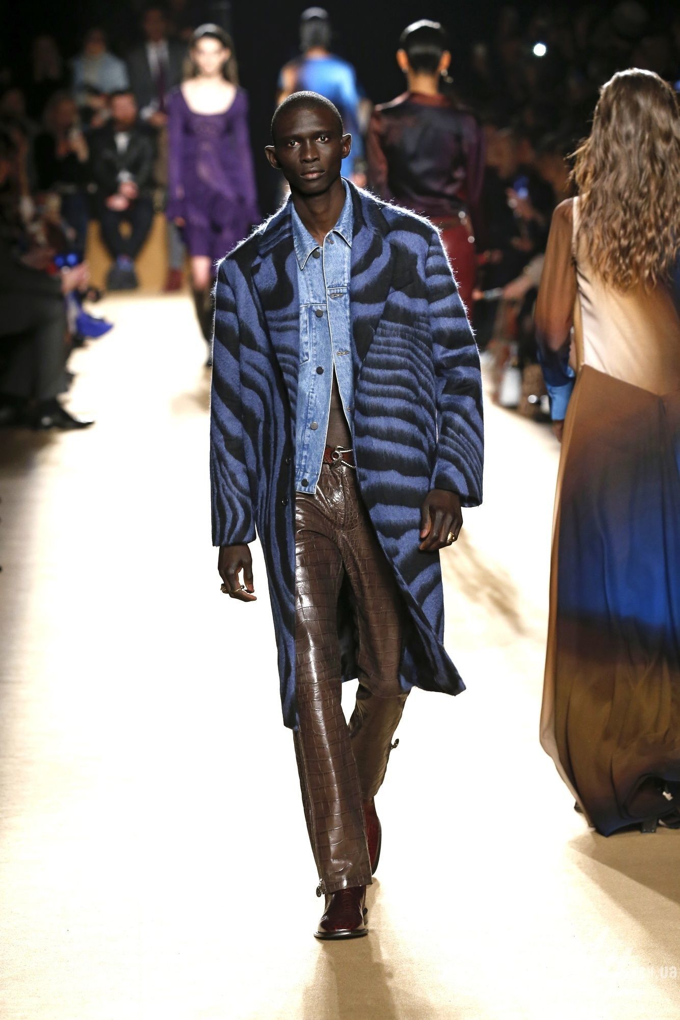 Коллекция Roberto Cavalli прет-а-порте сезона осень-зима 2018-2019_41
