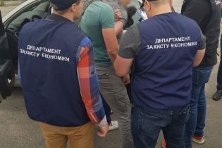 На Київщині депутат погорів на хабарі в 1 млн гривень за місця для поховання померлих