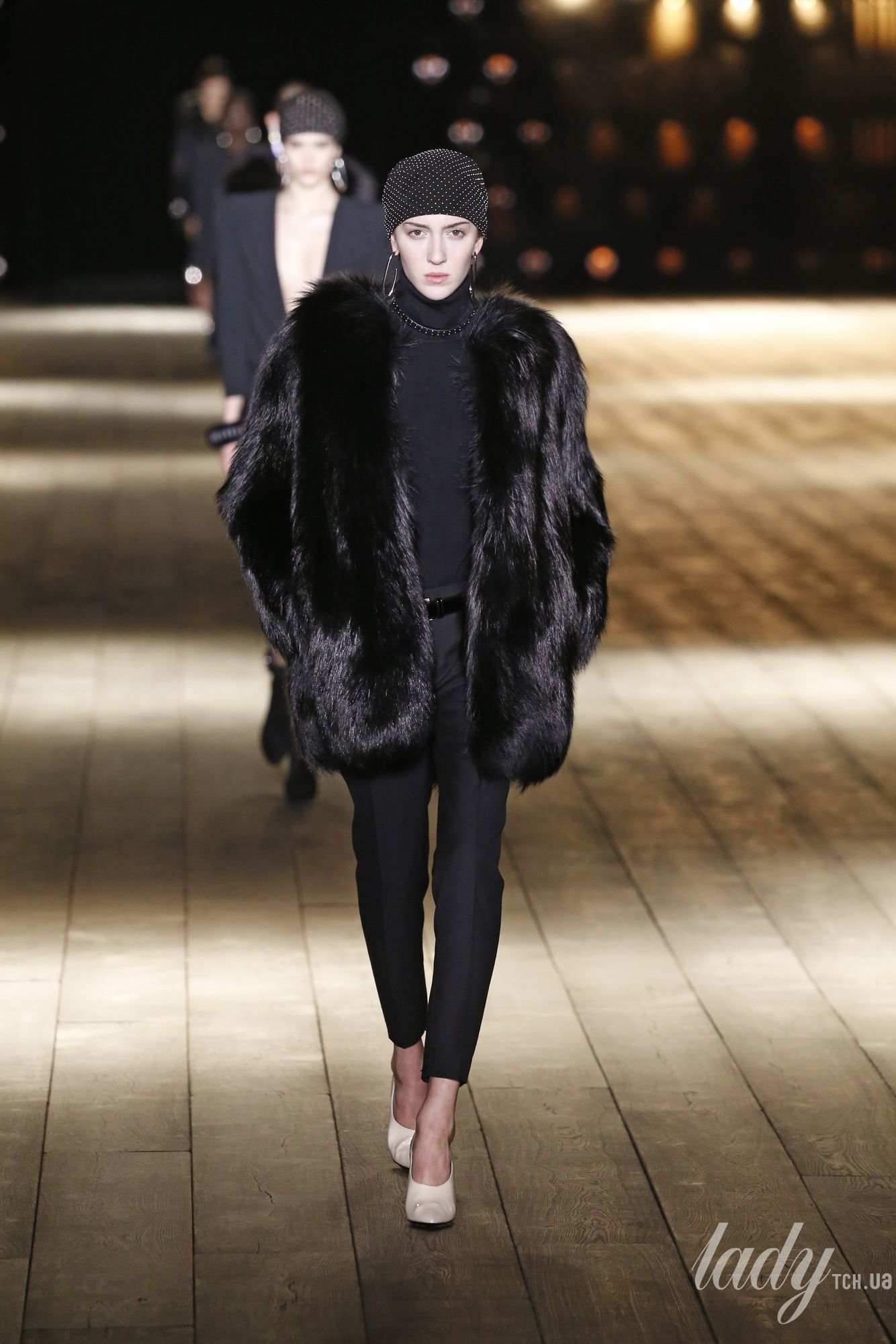 Коллекция Saint Laurent прет-а-порте сезона осень-зима 2018-2019_12