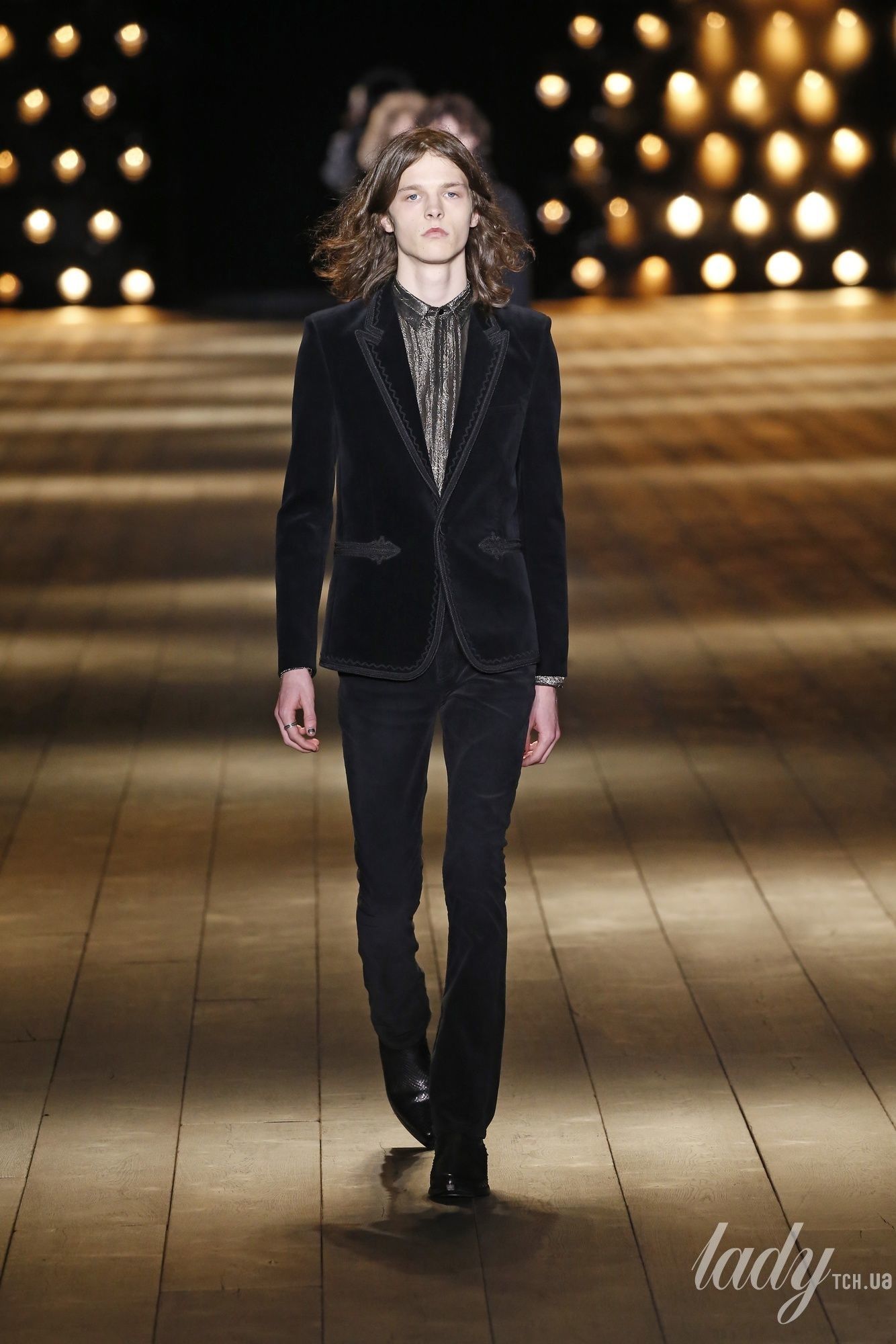 Коллекция Saint Laurent прет-а-порте сезона осень-зима 2018-2019_39