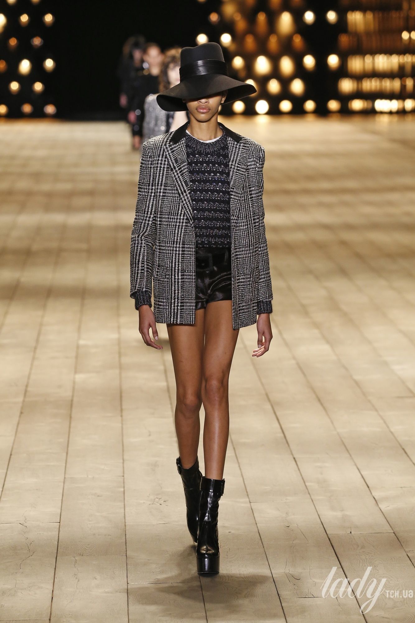Коллекция Saint Laurent прет-а-порте сезона осень-зима 2018-2019_28