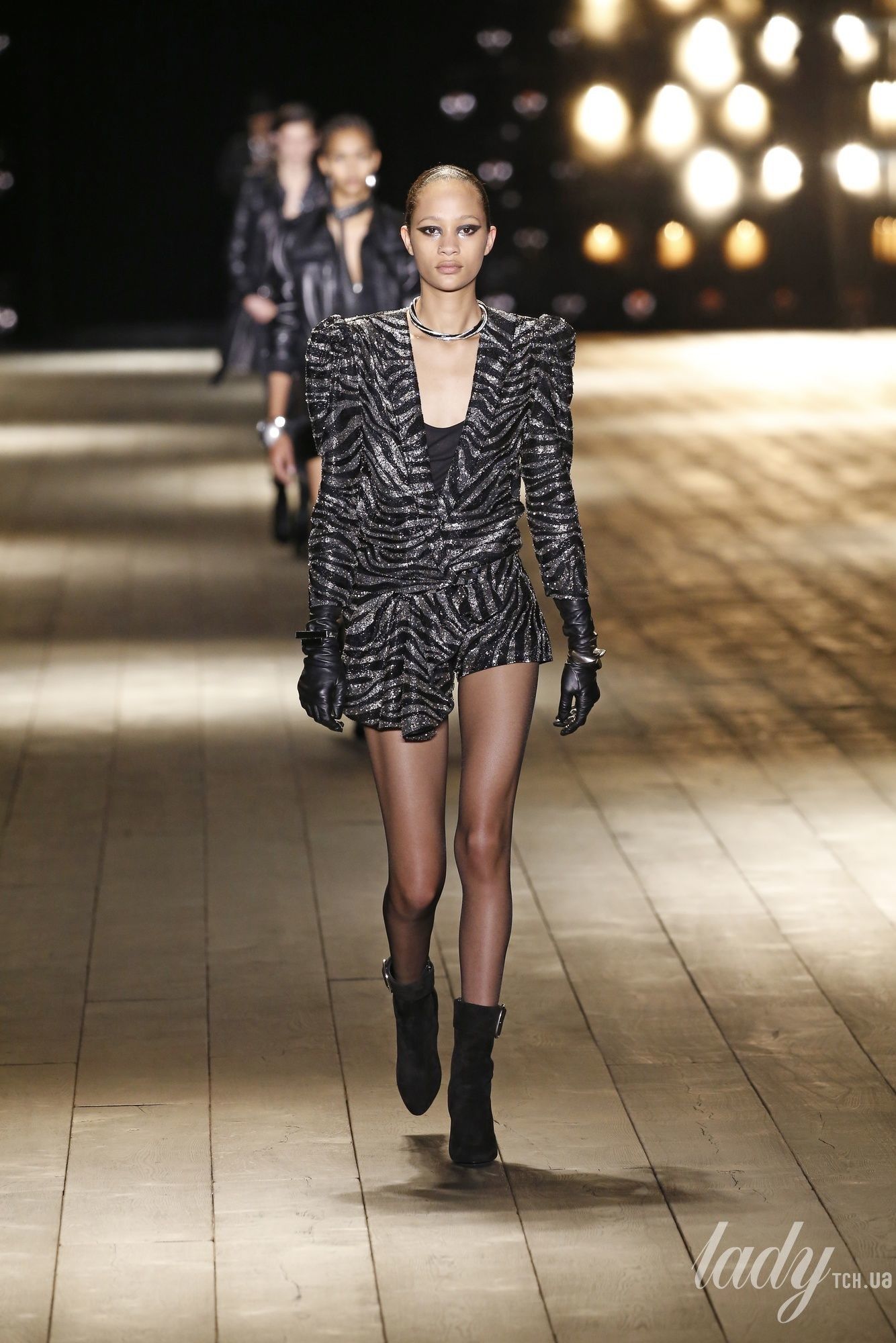 Коллекция Saint Laurent прет-а-порте сезона осень-зима 2018-2019_20
