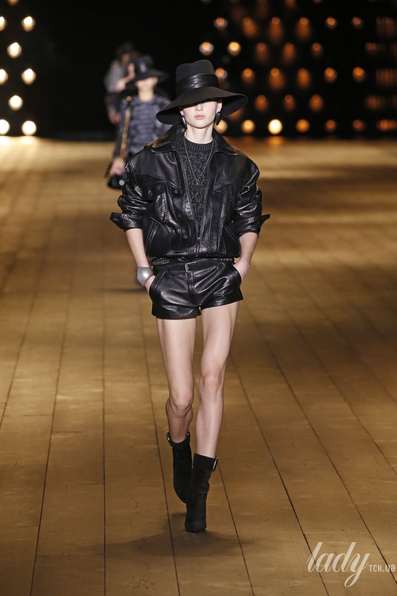 Коллекция Saint Laurent прет-а-порте сезона осень-зима 2018-2019_25