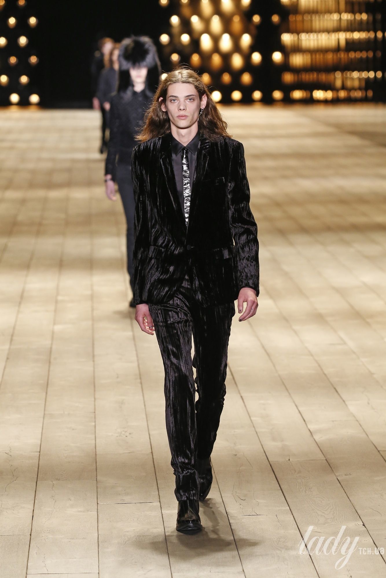 Коллекция Saint Laurent прет-а-порте сезона осень-зима 2018-2019_31