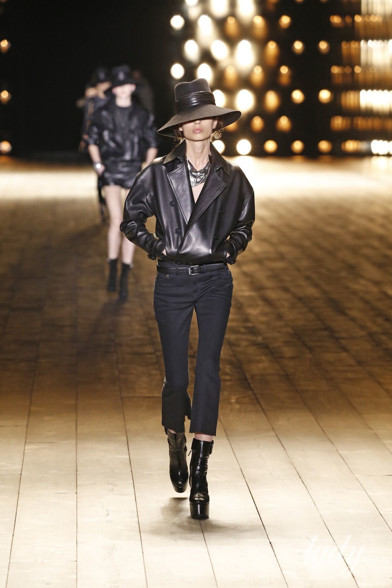 Коллекция Saint Laurent прет-а-порте сезона осень-зима 2018-2019_24
