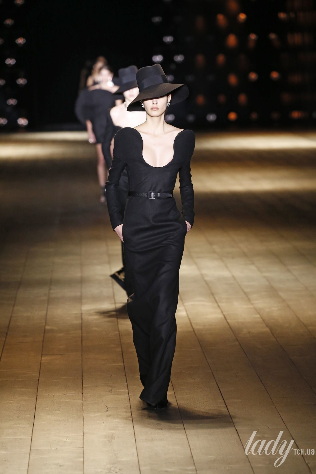 Коллекция Saint Laurent прет-а-порте сезона осень-зима 2018-2019_53
