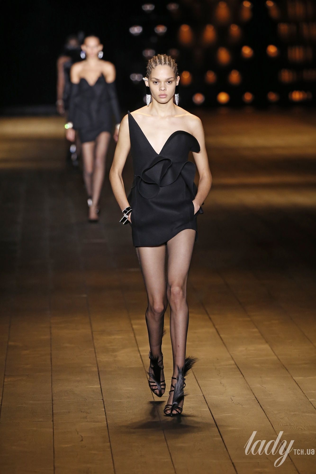 Коллекция Saint Laurent прет-а-порте сезона осень-зима 2018-2019_56
