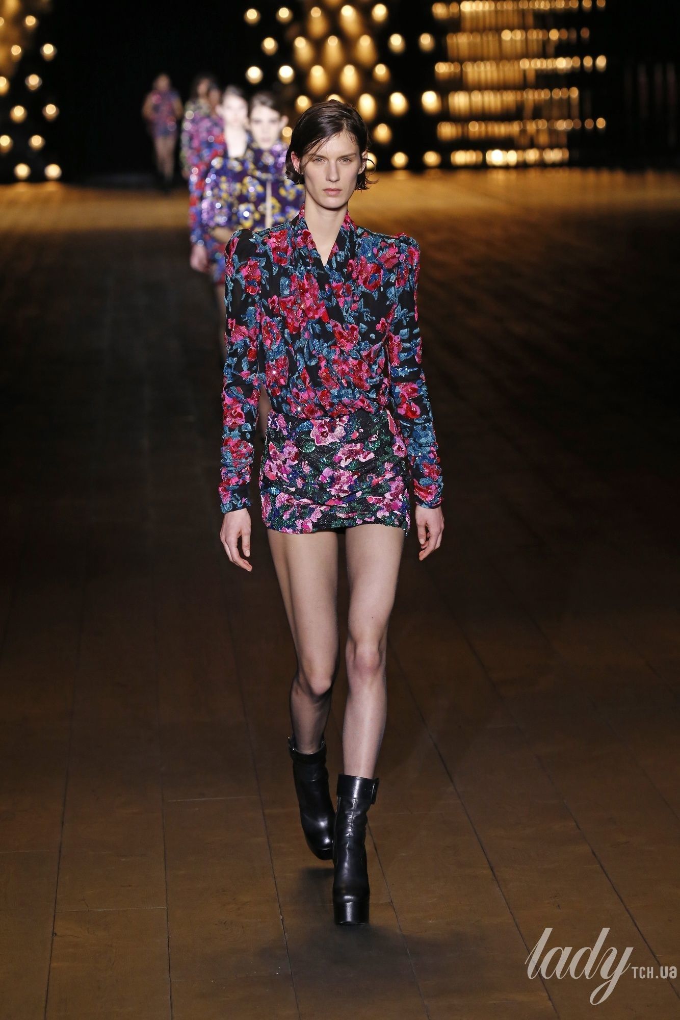 Коллекция Saint Laurent прет-а-порте сезона осень-зима 2018-2019_76
