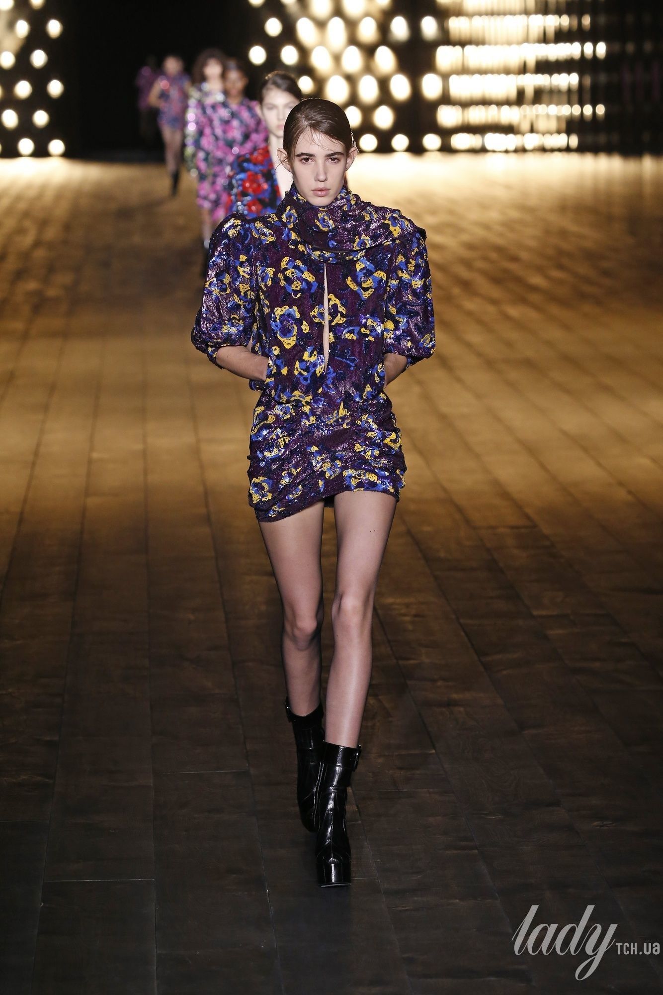 Коллекция Saint Laurent прет-а-порте сезона осень-зима 2018-2019_77
