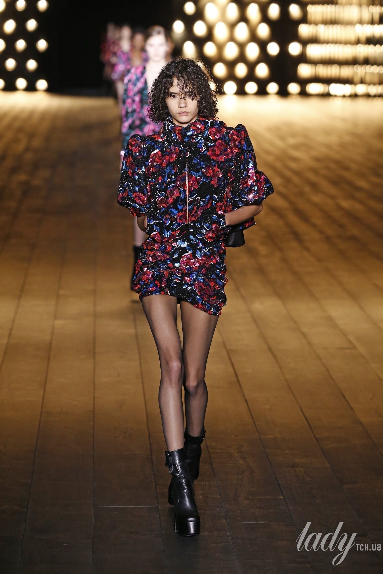 Коллекция Saint Laurent прет-а-порте сезона осень-зима 2018-2019_68