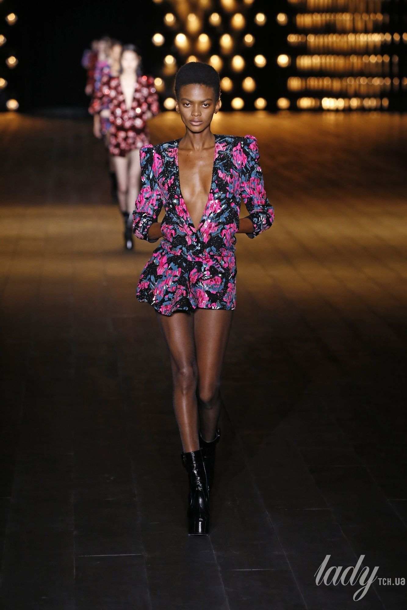 Коллекция Saint Laurent прет-а-порте сезона осень-зима 2018-2019_71