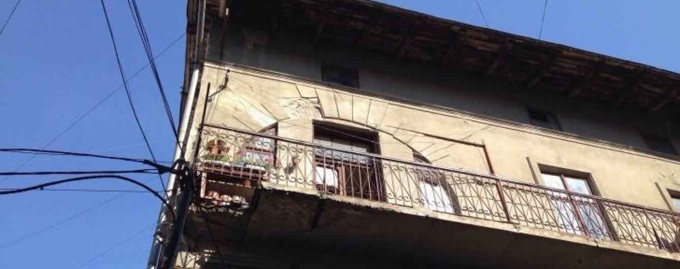 В Ивано-Франковске умерла бабушка, которая упала вместе с балконом