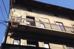 В Ивано-Франковске умерла бабушка, которая упала вместе с балконом