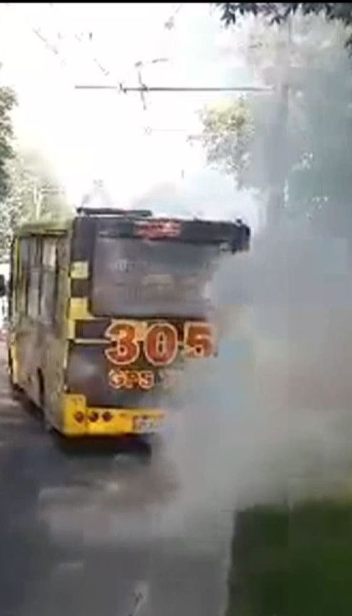 У Рівному на ходу загорілася маршрутка, набита людьми
