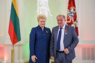 Грибаускайте наградила замглавы Меджлиса Рыцарским крестом Ордена за заслуги перед Литвой