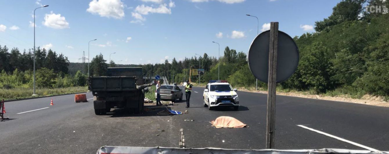 Гальмівного шляху немає: стали відомі подробиці дорожньої трагедії з ремонтниками під Києвом