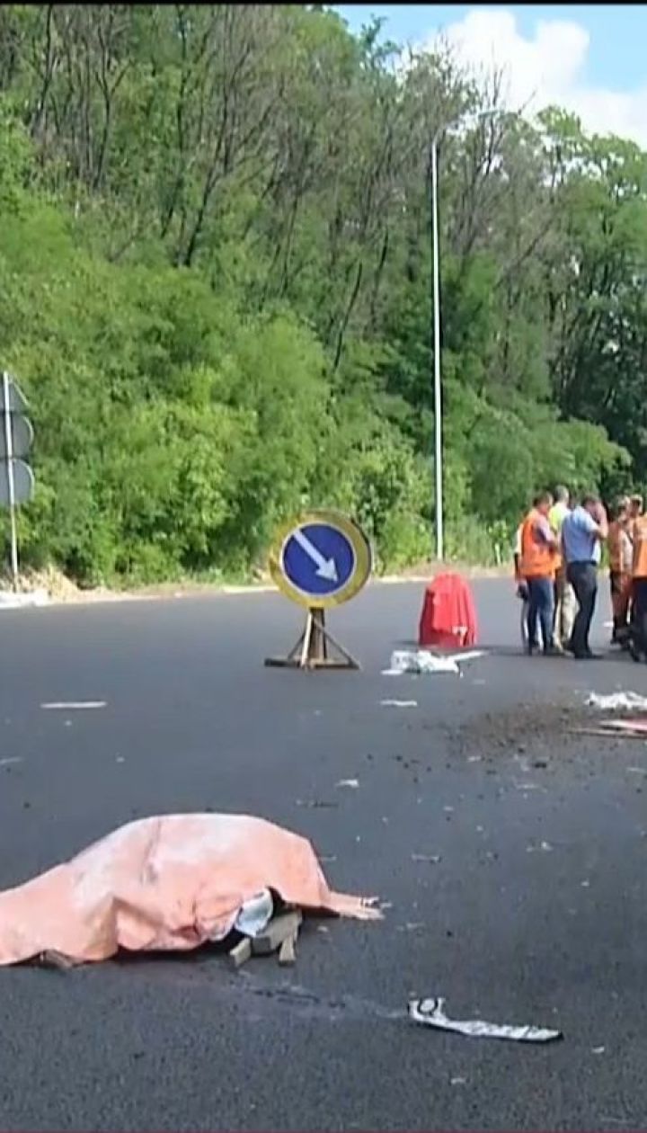 Под Киевом водитель легковушки въехал в бригаду ремонтников, есть погибшие