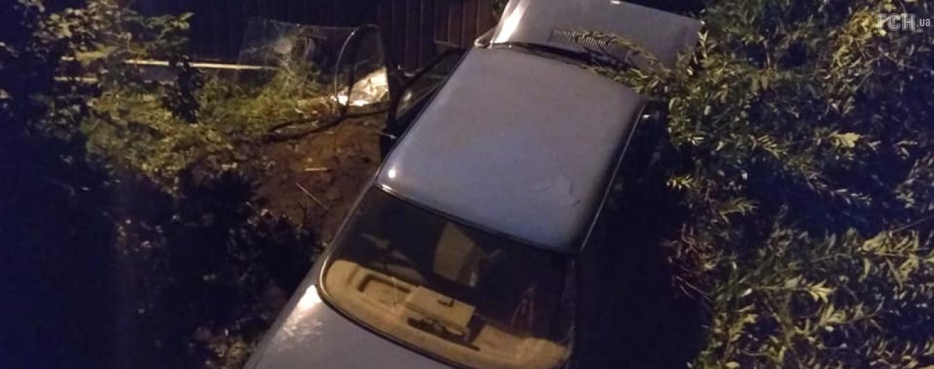 На Івано-Франківщині сталася ДТП за участю автівки лейтенанта поліції: є постраждалі