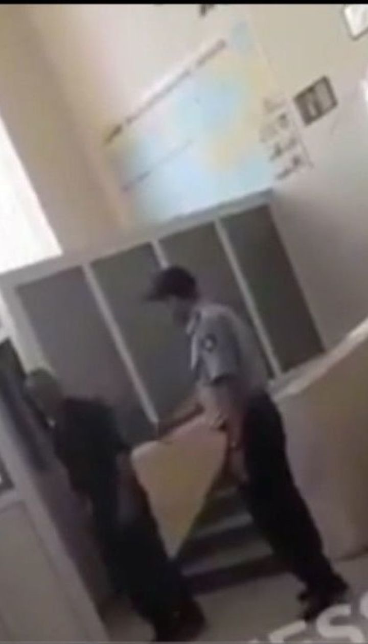 Скандал в Харькове: полицейским, которые издевались над бездомным, грозит увольнение