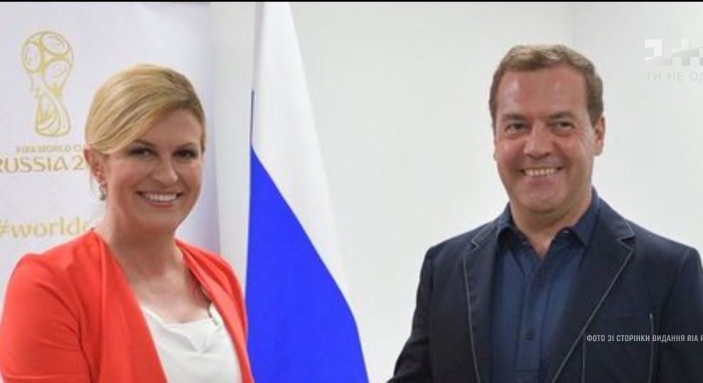 Видео - Пользователи высмеяли фотографии Медведева с президентом Хорватии -  Страница видео