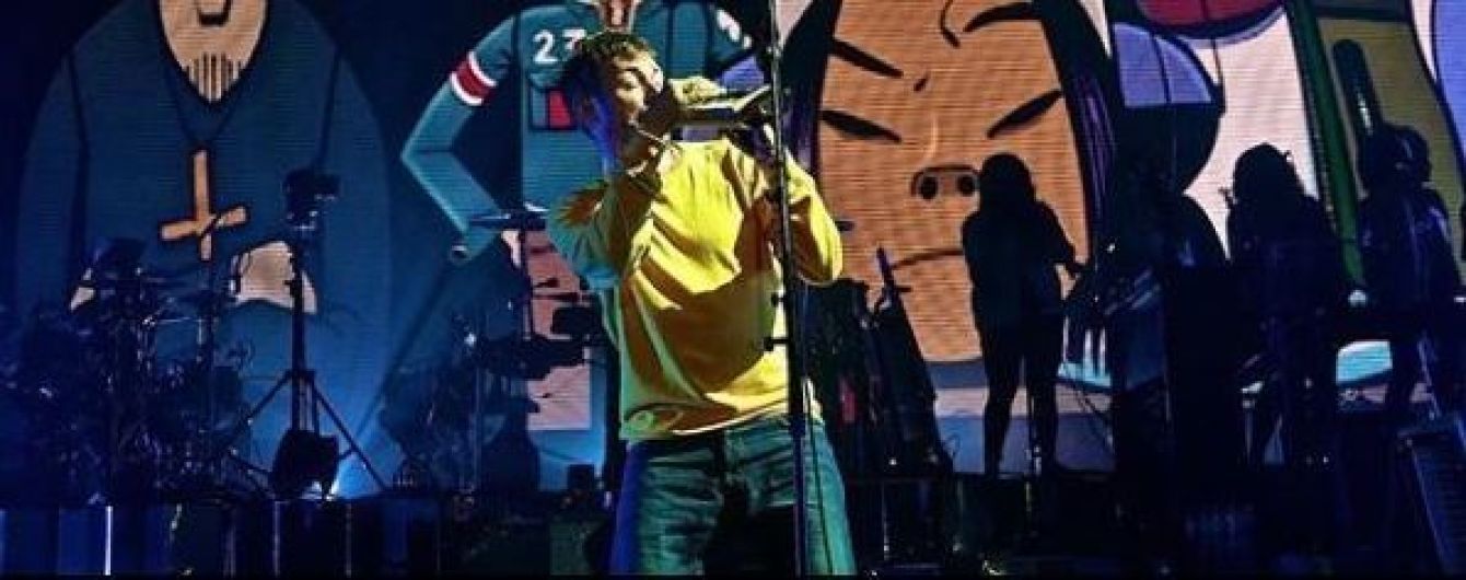 У Німеччині учасник Gorillaz впав зі сцени просто під час виступу