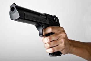 В Кропивницком обстреляли дом прокурора. Потому что расследует дело против преступников