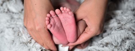 У Рівному 12-річна дівчина народила дитину. Вона жила на сміттєзвалищі
