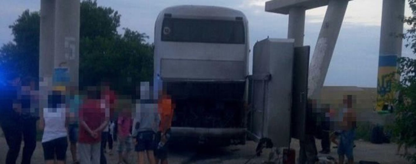 На Одесчине загорелся экскурсионный автобус с полусотней детей