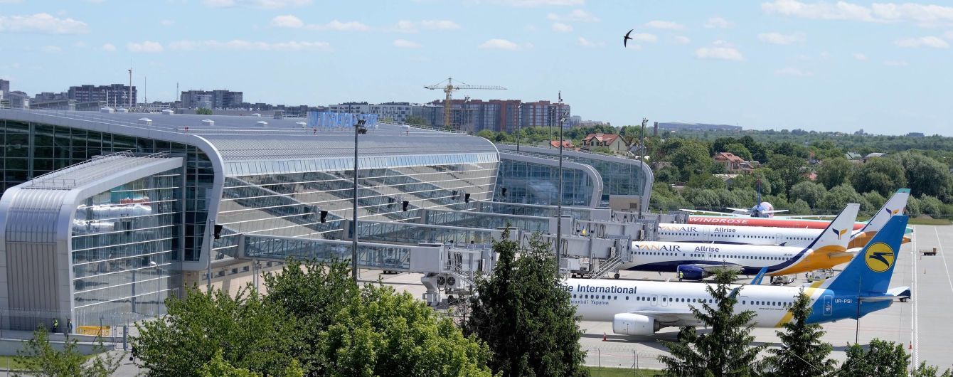 Аеропорт "Львів" повідомив про скасування двох рейсів авіакомпанії Austrian Airlines
