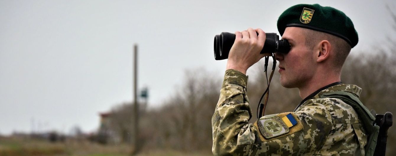 Українку зупинили на кордоні з Угорщиною через фальшиві документи на дитину