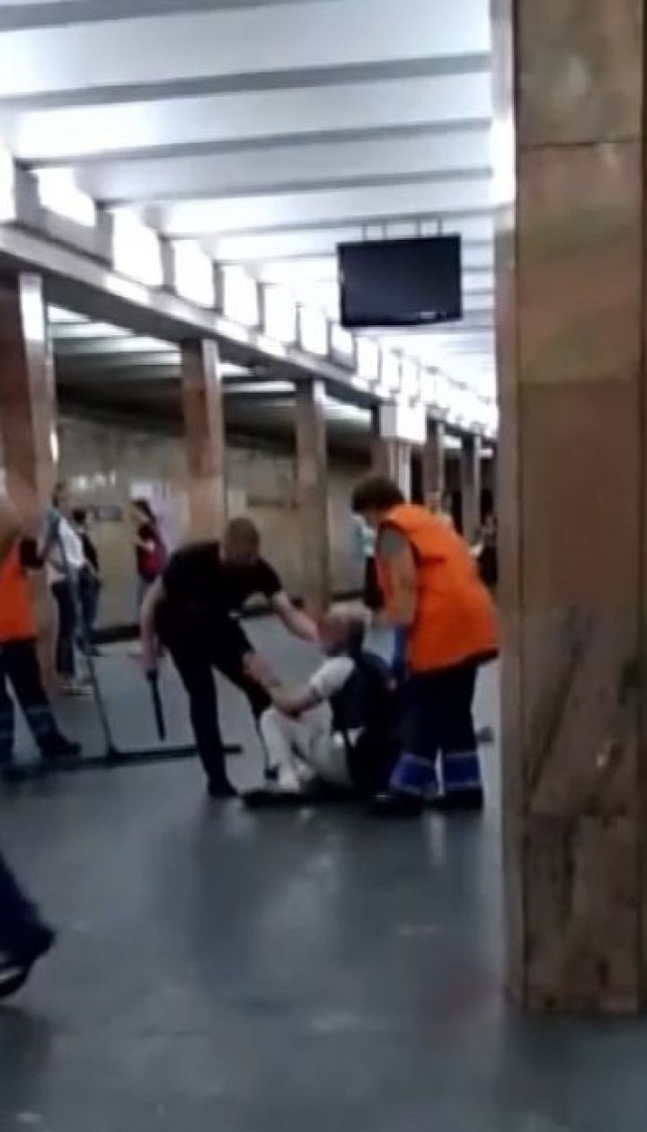 Полицейскому, который в метро избил мужчину дубинкой, готовят подозрение