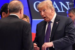 Улыбки и ужимки: все гримасы Трампа на саммите НАТО